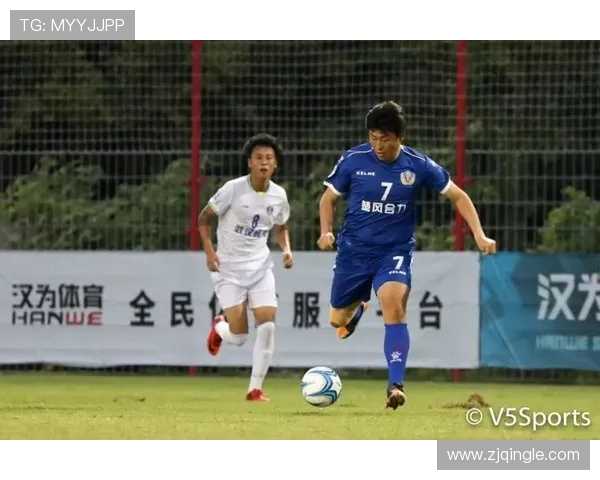 千叶队与福冈黄蜂的激烈对决展现足球魅力与团队精神